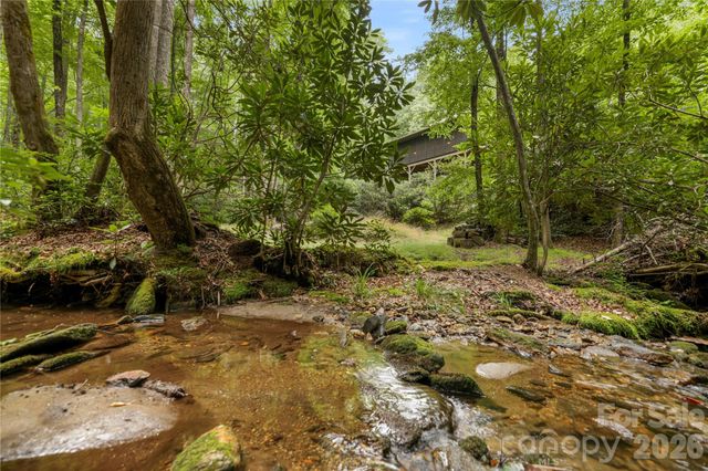 911 Buckberry Drive N, Sapphire, NC 28774