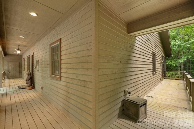 911 Buckberry Drive N, Sapphire, NC 28774