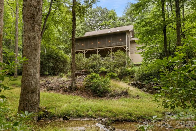 911 Buckberry Drive N, Sapphire, NC 28774