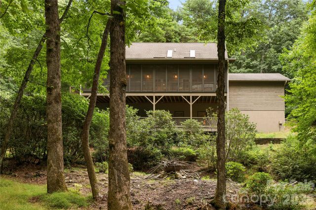 911 Buckberry Drive N, Sapphire, NC 28774