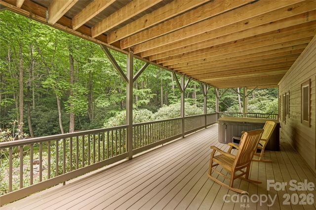 911 Buckberry Drive N, Sapphire, NC 28774