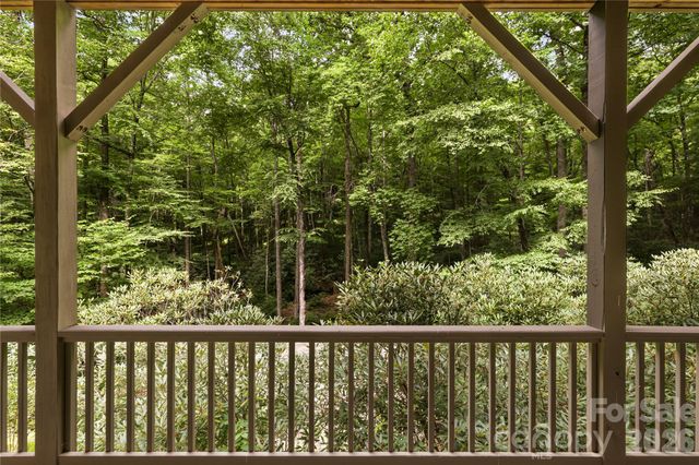 911 Buckberry Drive N, Sapphire, NC 28774