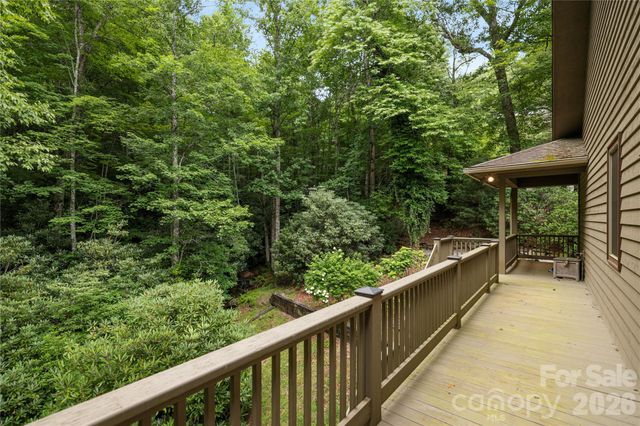 911 Buckberry Drive N, Sapphire, NC 28774