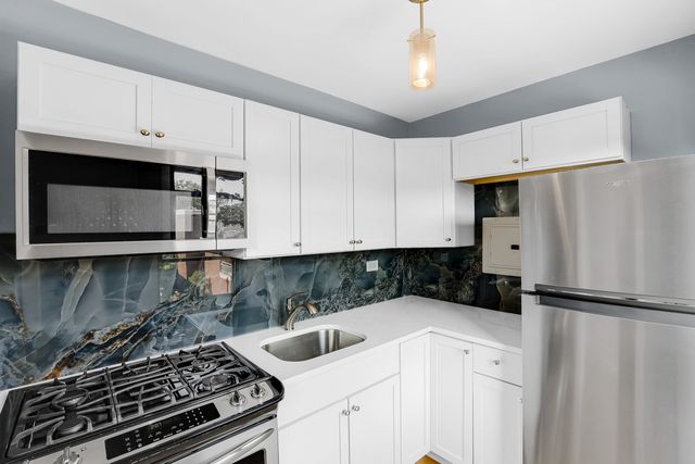 4880 N Marine Drive 404, Chicago, IL 60640