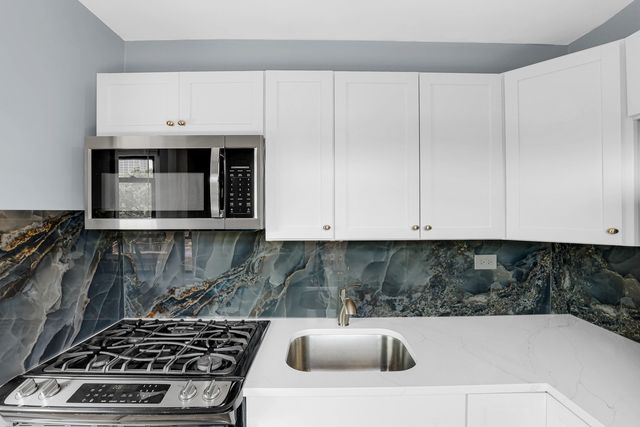 4880 N Marine Drive 404, Chicago, IL 60640