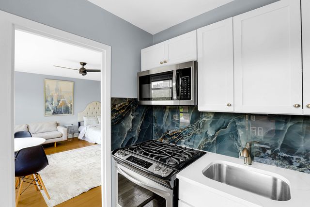 4880 N Marine Drive 404, Chicago, IL 60640