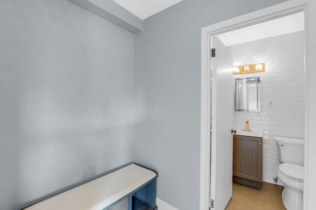 4880 N Marine Drive 404, Chicago, IL 60640