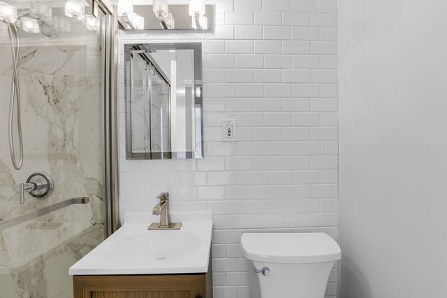 4880 N Marine Drive 404, Chicago, IL 60640