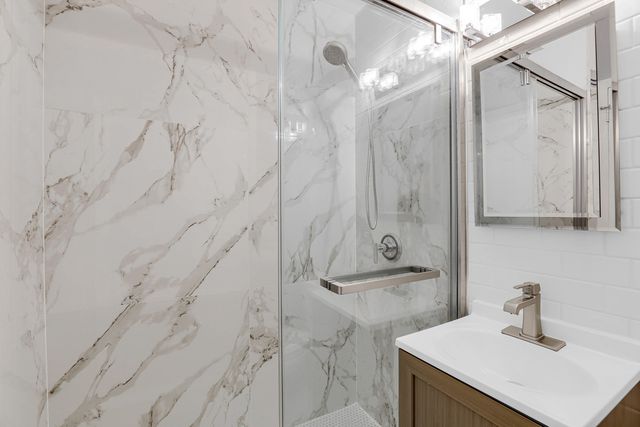 4880 N Marine Drive 404, Chicago, IL 60640