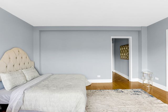 4880 N Marine Drive 404, Chicago, IL 60640