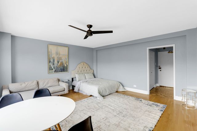 4880 N Marine Drive 404, Chicago, IL 60640