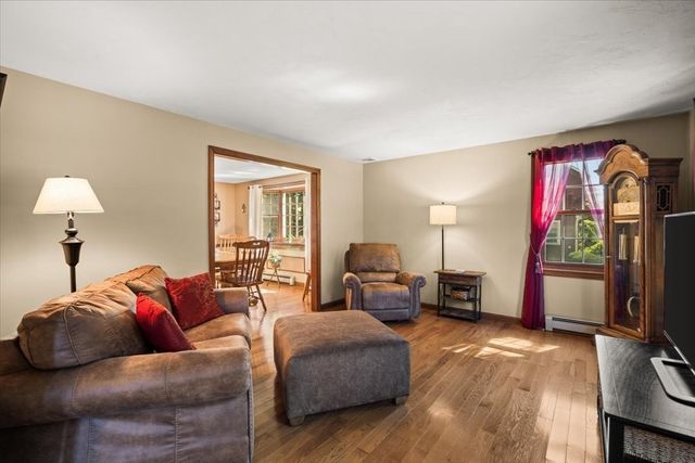 461 Hodges St, Taunton, MA 02780