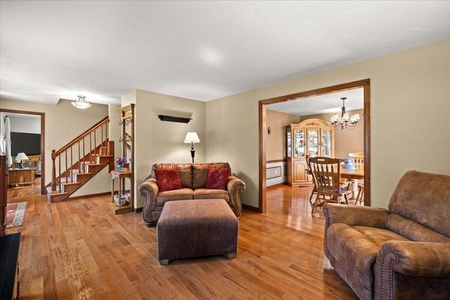 461 Hodges St, Taunton, MA 02780