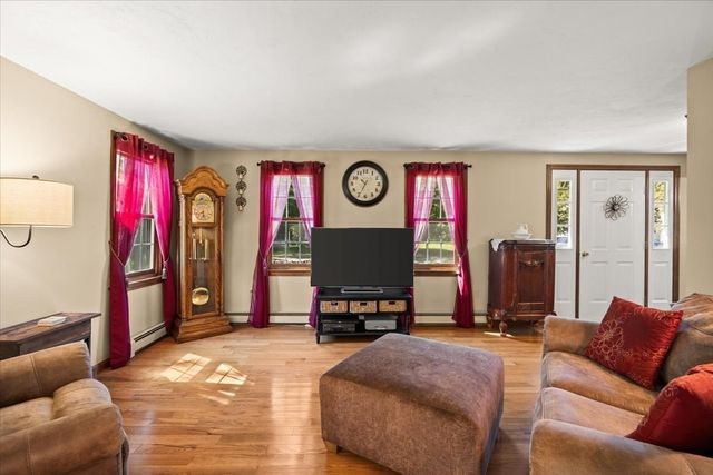 461 Hodges St, Taunton, MA 02780