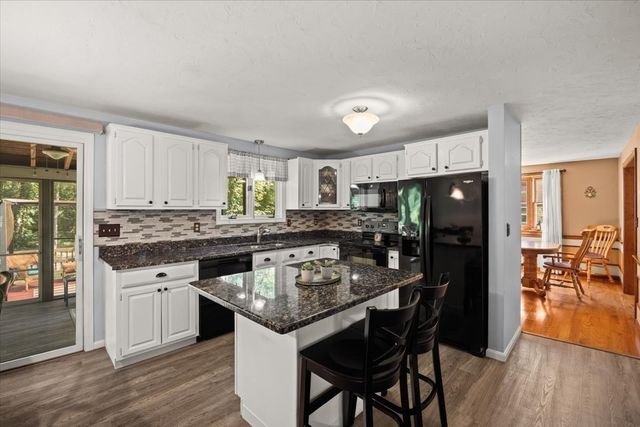 461 Hodges St, Taunton, MA 02780