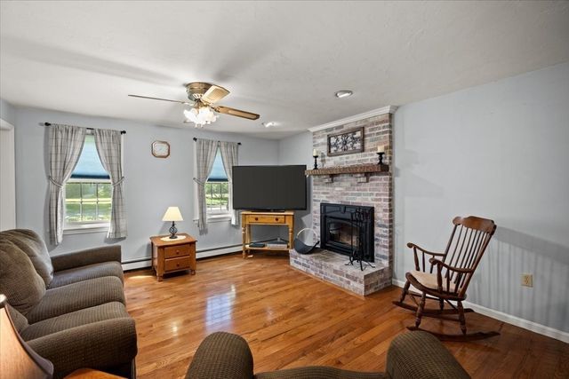 461 Hodges St, Taunton, MA 02780