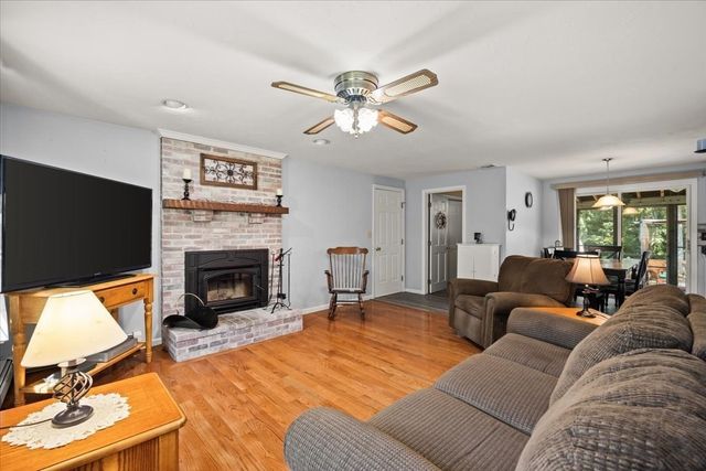 461 Hodges St, Taunton, MA 02780