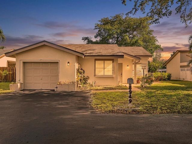 8949 NW 9th Place, Plantation, FL 33324