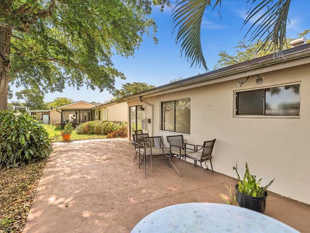 8949 NW 9th Place, Plantation, FL 33324