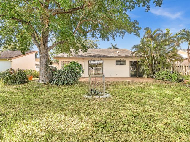 8949 NW 9th Place, Plantation, FL 33324