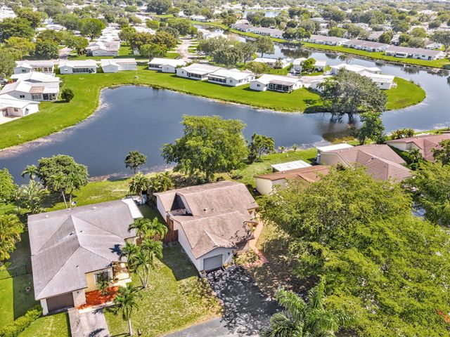 8949 NW 9th Place, Plantation, FL 33324