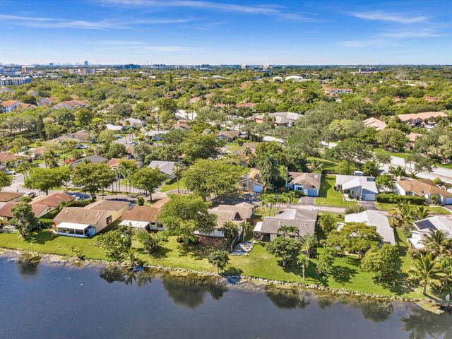 8949 NW 9th Place, Plantation, FL 33324