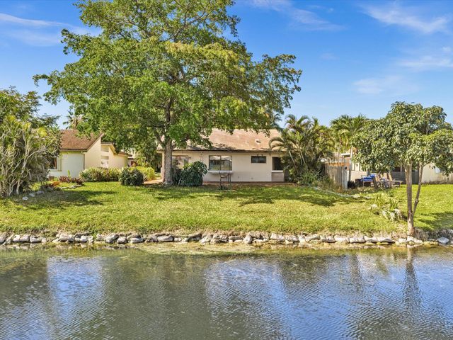 8949 NW 9th Place, Plantation, FL 33324
