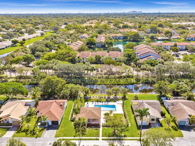 8949 NW 9th Place, Plantation, FL 33324