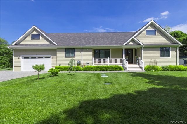 26 Tuthill Lane, Remsenburg, NY 11960