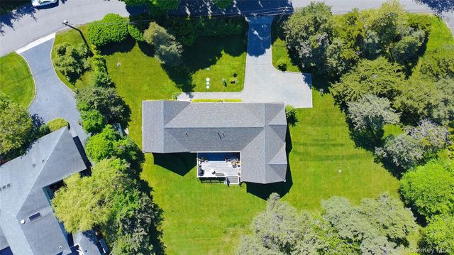 26 Tuthill Lane, Remsenburg, NY 11960