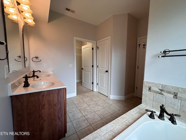 487 Lochmere Drive, Morristown, TN 37814