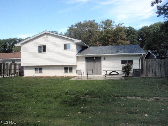 42937 Crestlane Drive, Elyria, OH 44035