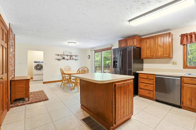1 Howard Lane, New Boston, NH 03070