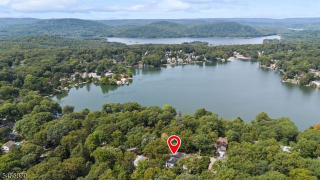 61 Bellot Rd, Ringwood Boro, NJ 07456