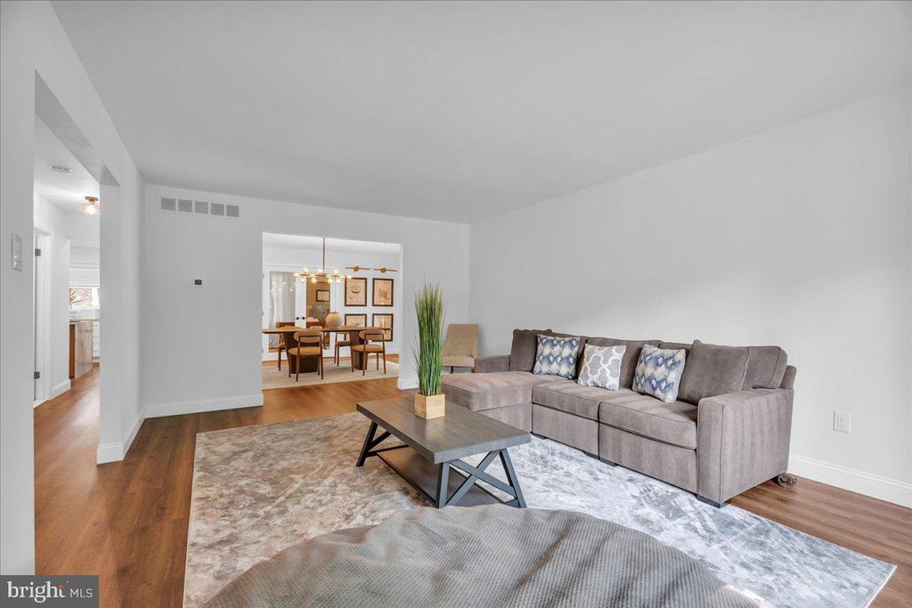 35 E RED OAK DR, VOORHEES, NJ 08043 — photo 5