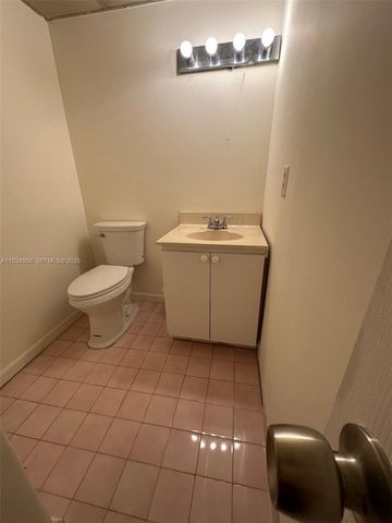 9420 W Flagler St 107, Miami, FL 33174