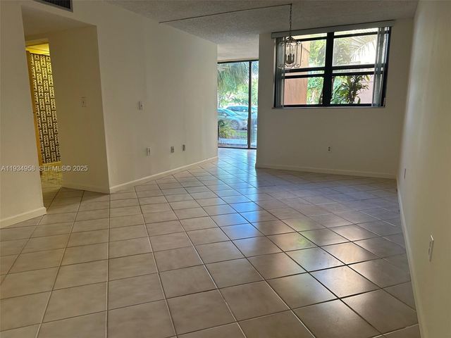9420 W Flagler St 107, Miami, FL 33174