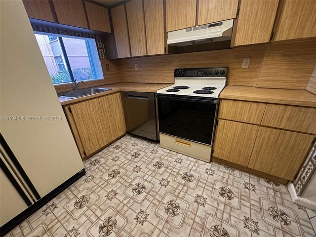 9420 W Flagler St 107, Miami, FL 33174