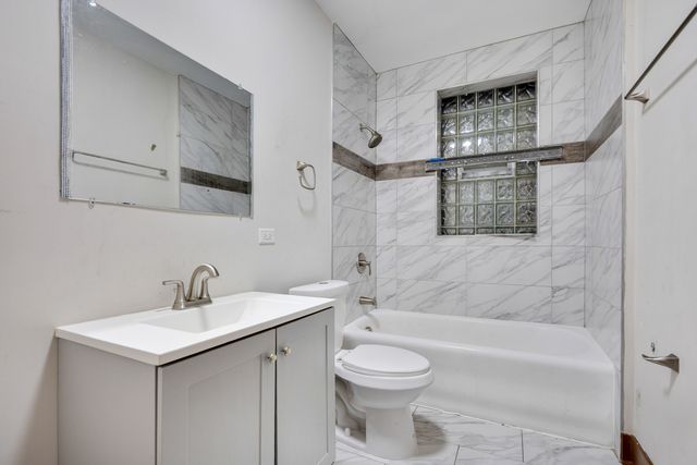 8035 S Oglesby Avenue, Chicago, IL 60617