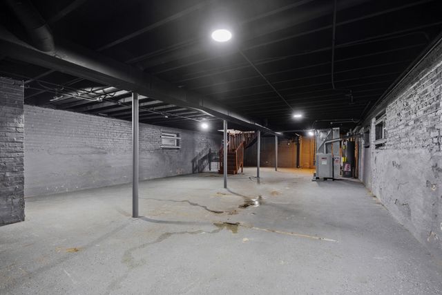 8035 S Oglesby Avenue, Chicago, IL 60617