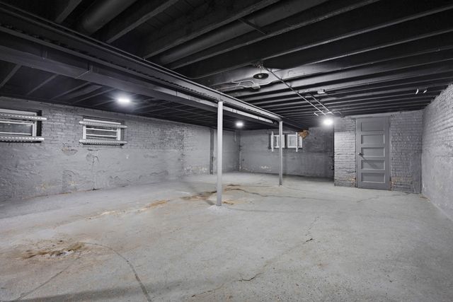 8035 S Oglesby Avenue, Chicago, IL 60617