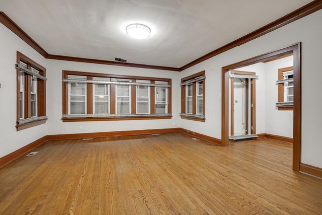8035 S Oglesby Avenue, Chicago, IL 60617