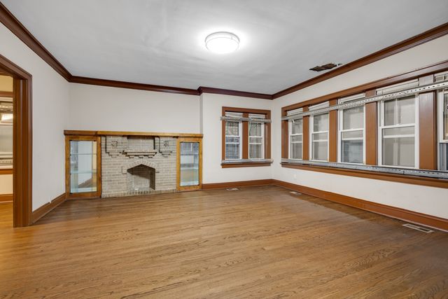 8035 S Oglesby Avenue, Chicago, IL 60617