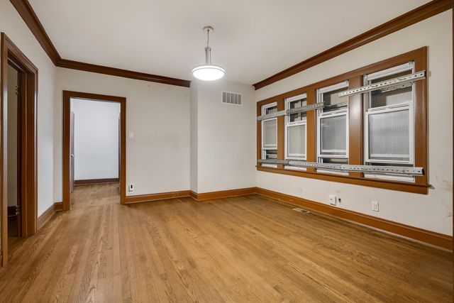 8035 S Oglesby Avenue, Chicago, IL 60617