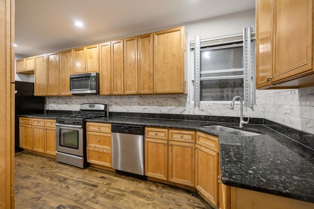 8035 S Oglesby Avenue, Chicago, IL 60617