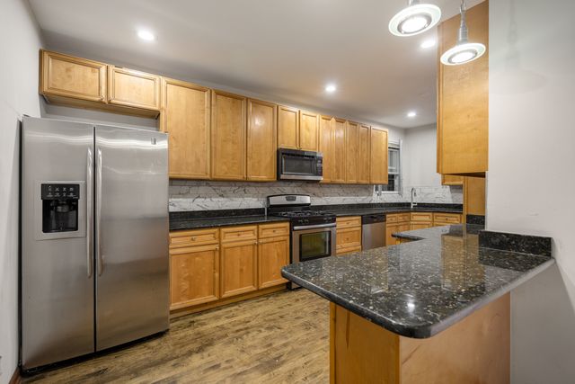 8035 S Oglesby Avenue, Chicago, IL 60617
