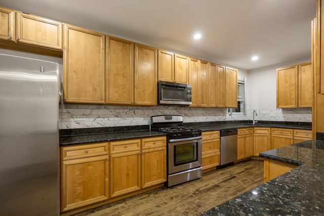 8035 S Oglesby Avenue, Chicago, IL 60617