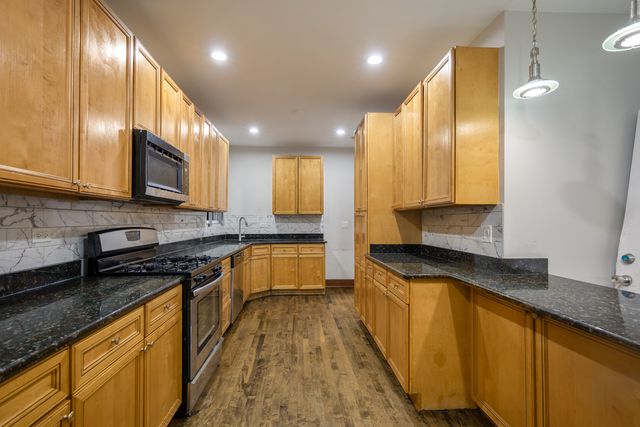 8035 S Oglesby Avenue, Chicago, IL 60617