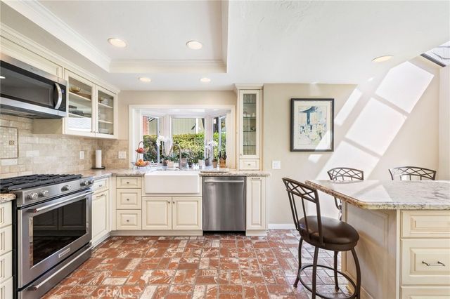 23 Rainbow Falls, Irvine, CA 92603