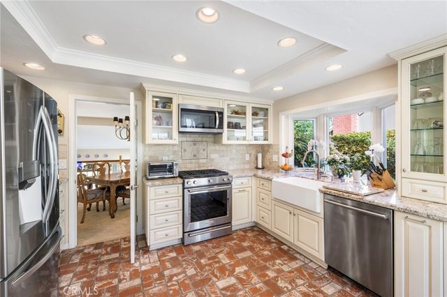 23 Rainbow Falls, Irvine, CA 92603